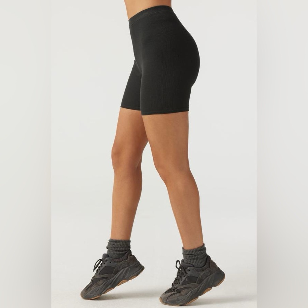 Joah brown mid length shorts size M/L NWOT black rib